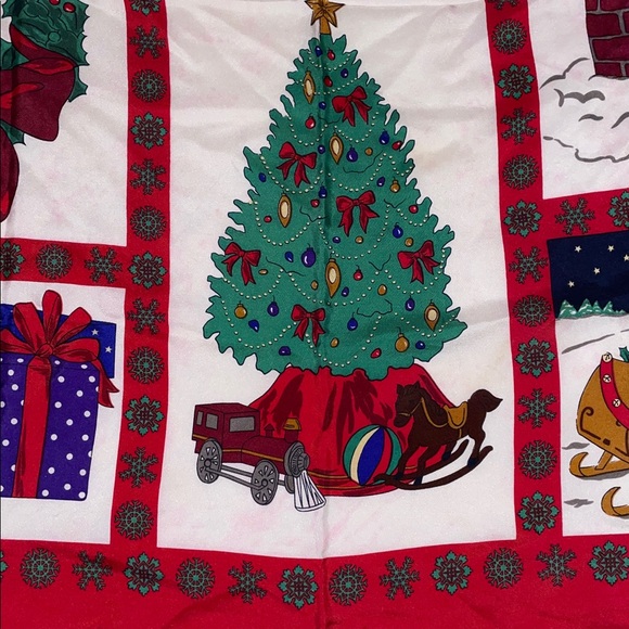 Vintage 1970’s Festive Christmas Scarf with Red & Green Accents - Picture 2 of 5